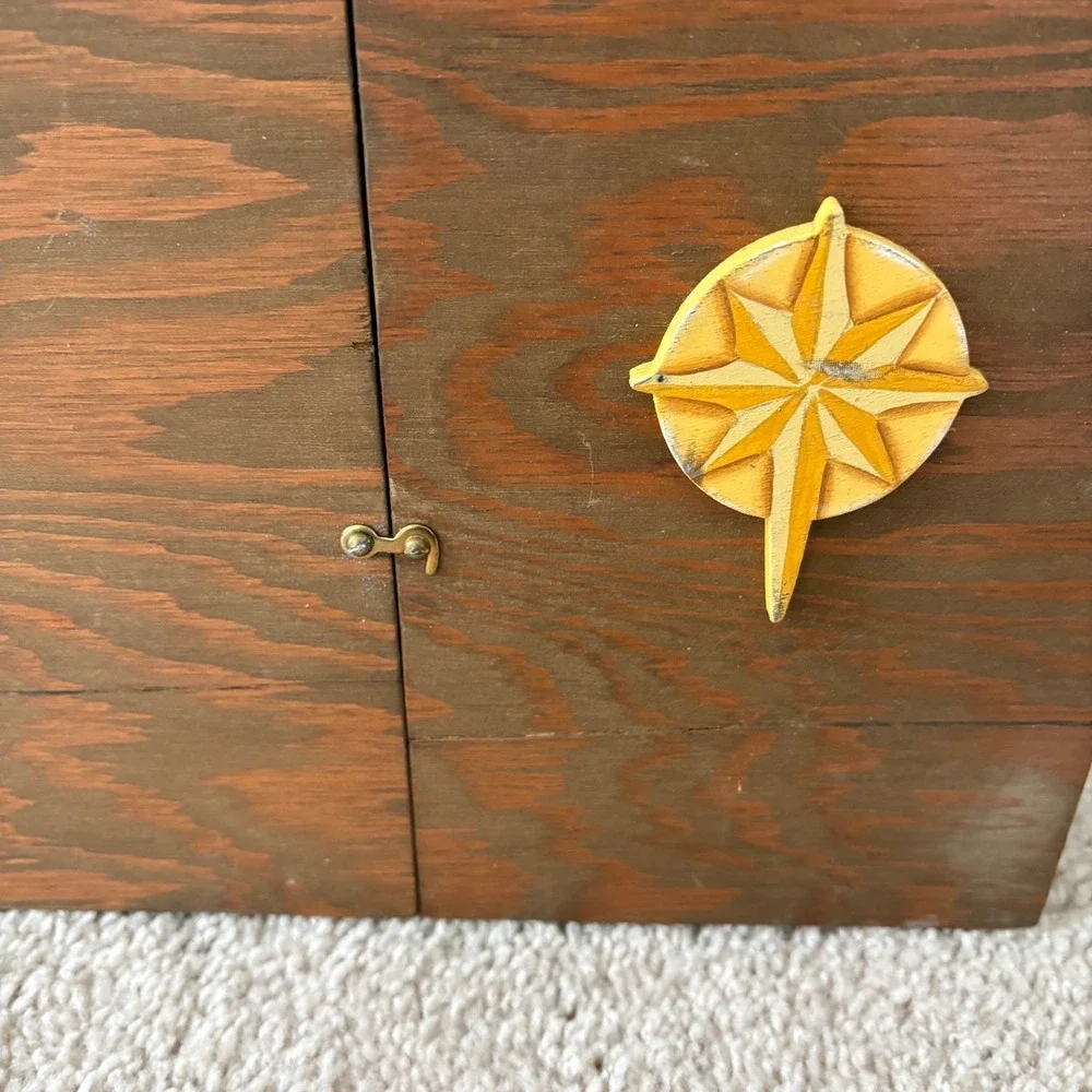 N/A charming wooden